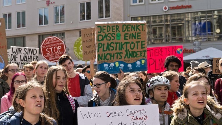 MLPD fordert politisches Streikrecht